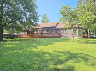 137 E 2nd Ave, Garnett, KS 66032