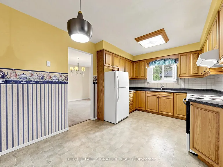94 Howlett Ave — Photo 24