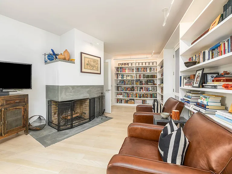 284 Edge Of Woods Rd — Photo 13