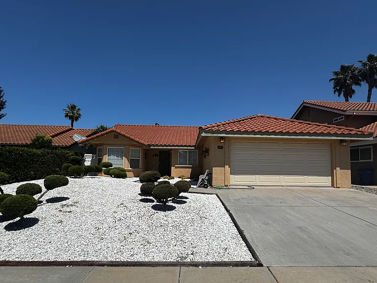 909 Saint Ann Dr — Photo 16
