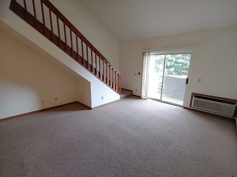 Woodfield Apartments — Photo 8