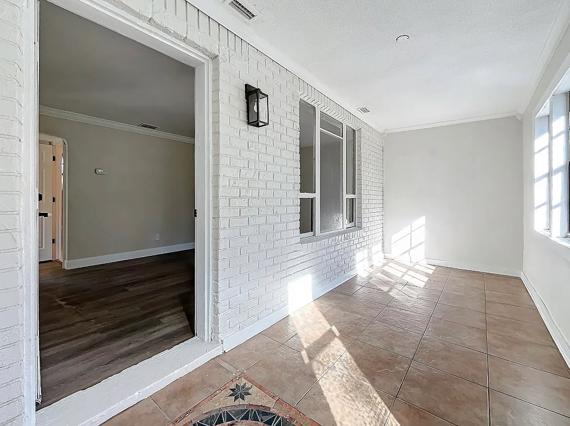 3 bed, 1009 sqft, $2,175 — Photo 4