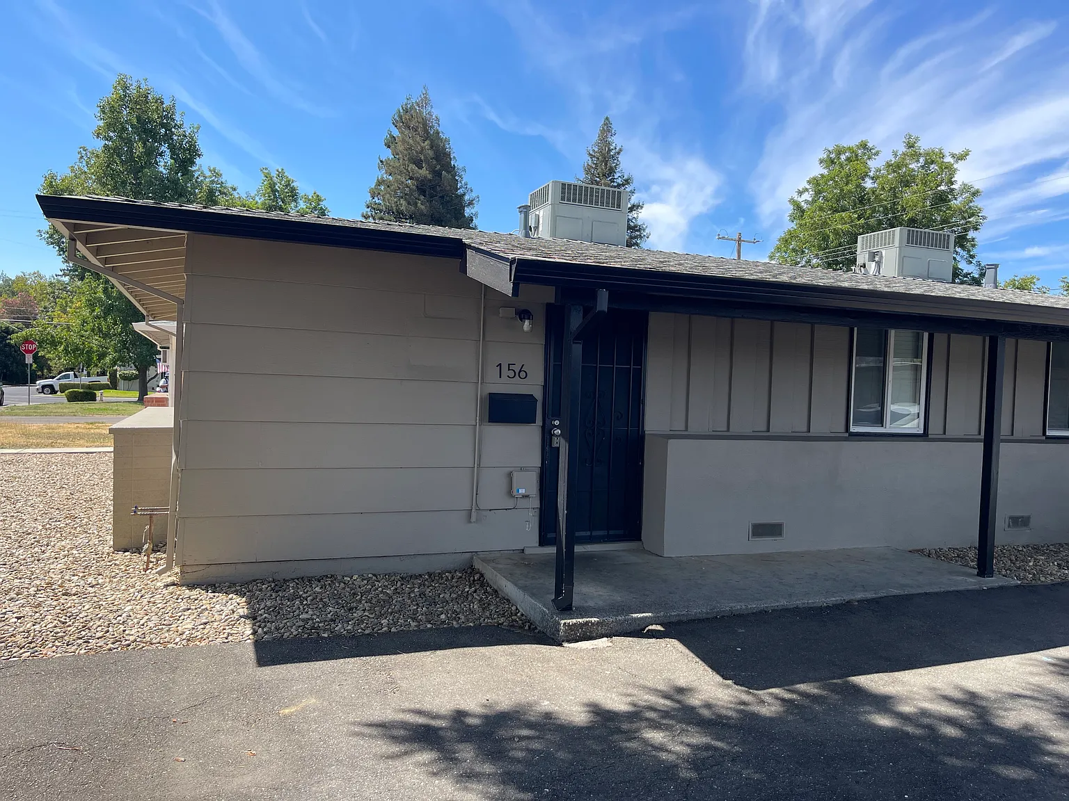 2 bed, 700 sqft, $2,200 — Photo 2