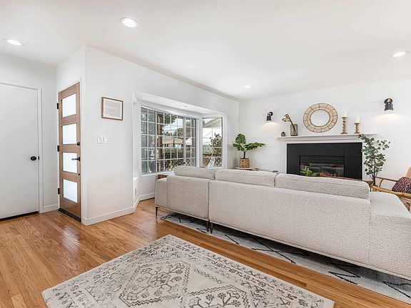 3rd image of 21907 Providencia St