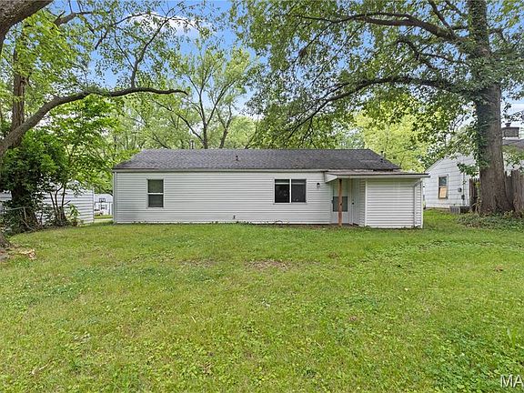 3rd image of 9750 Lorna Ln