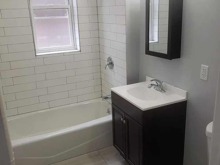 840 Kennedy — Photo 7