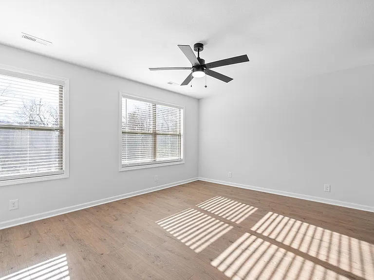 700 Crossland Ave — Photo 11