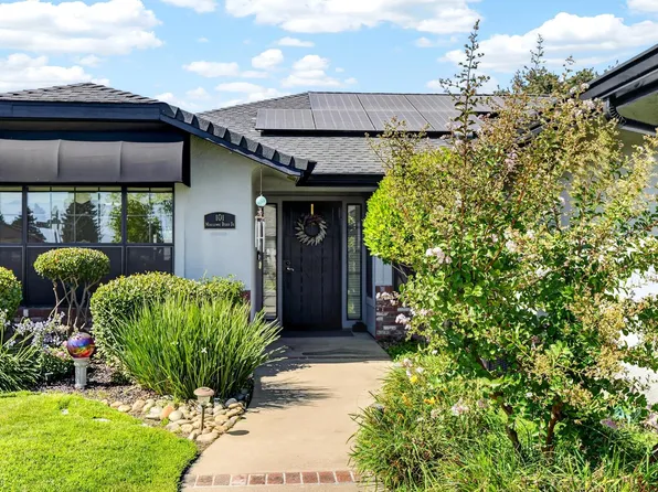 101 Mokelumne River Dr, Lodi, CA 95240