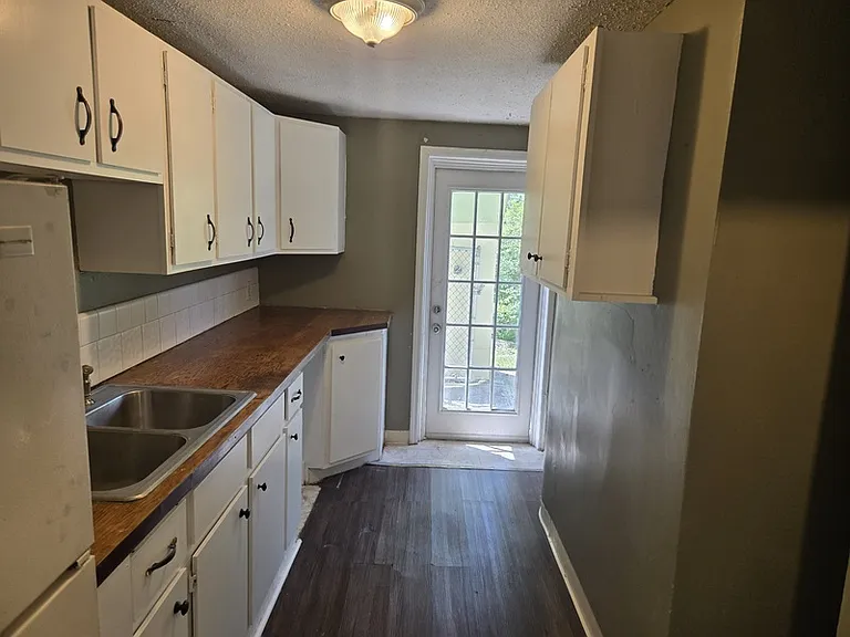 107 Hollyberry Ln — Photo 5