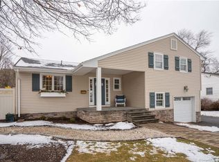 32 Hilldale Rd, West Hartford, CT 06117
