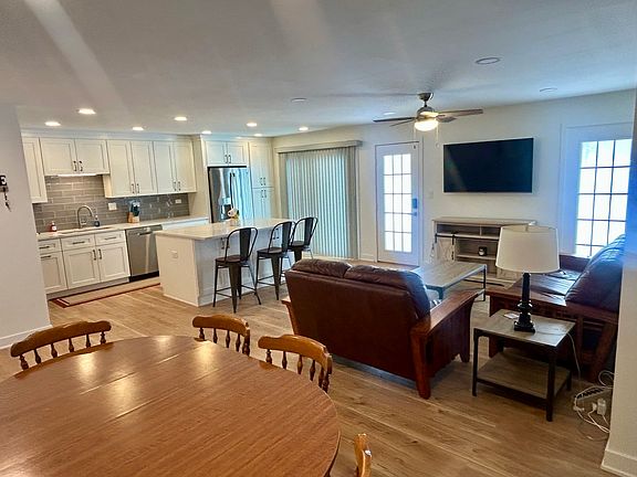 3rd image of 1229 Ballantrae Pl APT A
