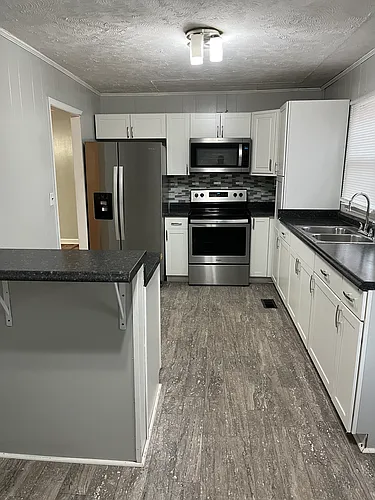 1800 Moore Dr Photo 1