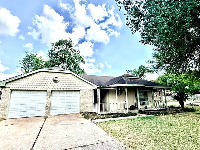 3 bed, 2.0 bath, 1431 sqft, $2,000 — Photo 3