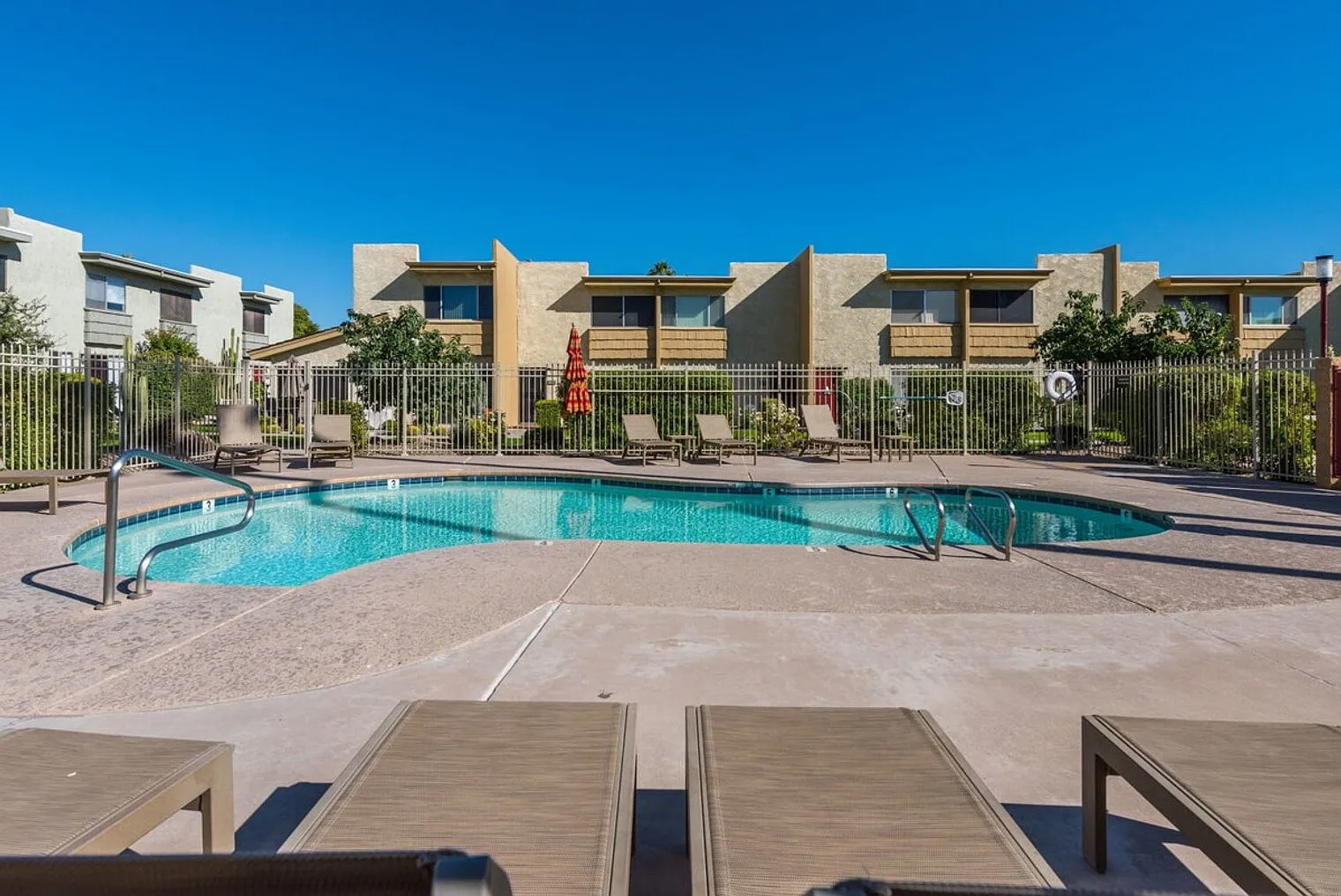 2 bed, 1.0 bath, 947 sqft, $4,294 — Photo 4