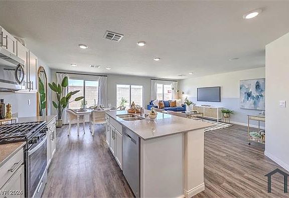3rd image of 2634 Marigold Falls Ave