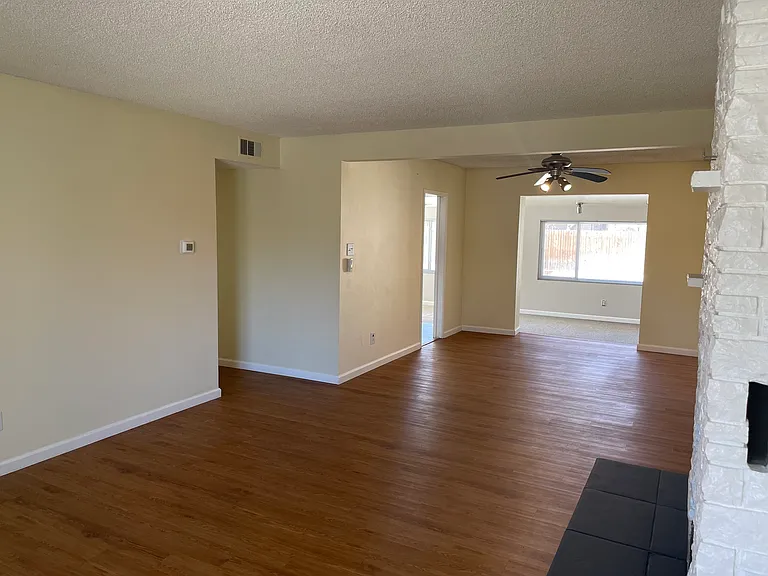 1059 Racine St — Photo 3