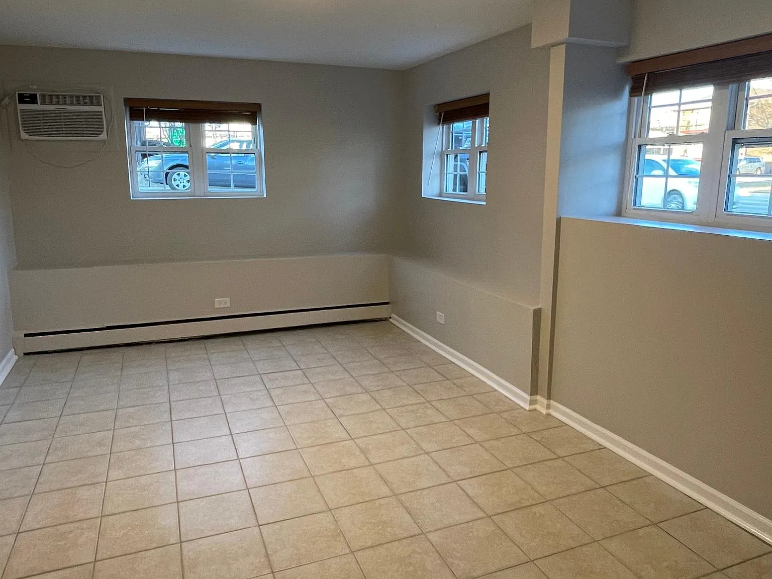 1 bed, 1.5 bath, 650 sqft, $1,200 — Photo 1