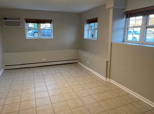 8716 S Roberts Rd, Hickory Hills, IL 60457