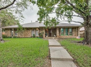 1923 Kensington Dr, Carrollton, TX 75007