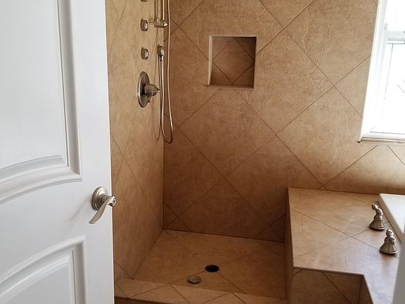 4th image of 16628 Witzman Dr