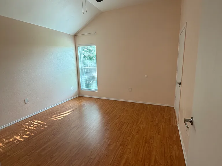 417 Hardwicke Ln — Photo 16