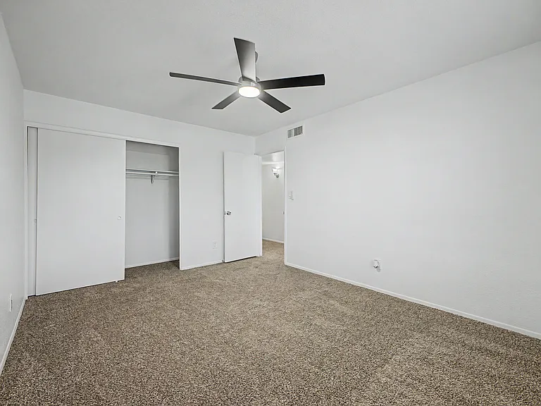 5984 N 48th Ave — Photo 20