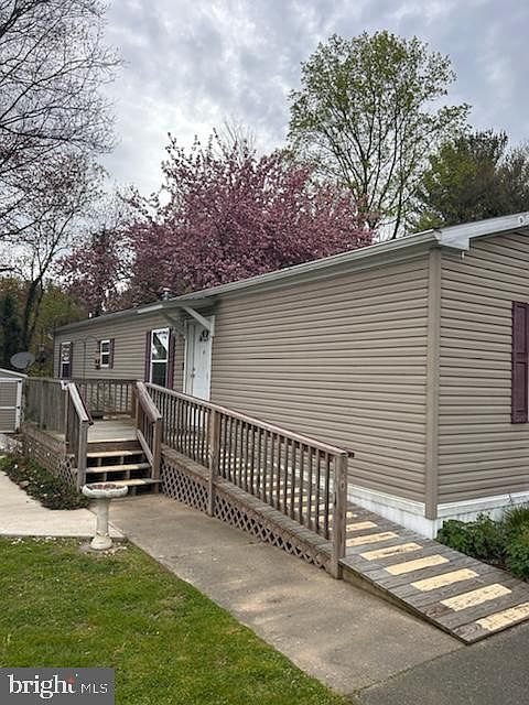 2nd image of 104 Spruce Ln