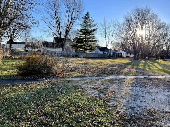 415 W Pleasant St, Sheridan, IL 60551