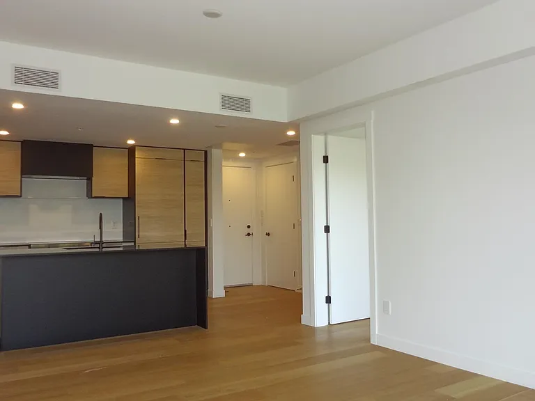 6485 Manitoba St #500 — Photo 2