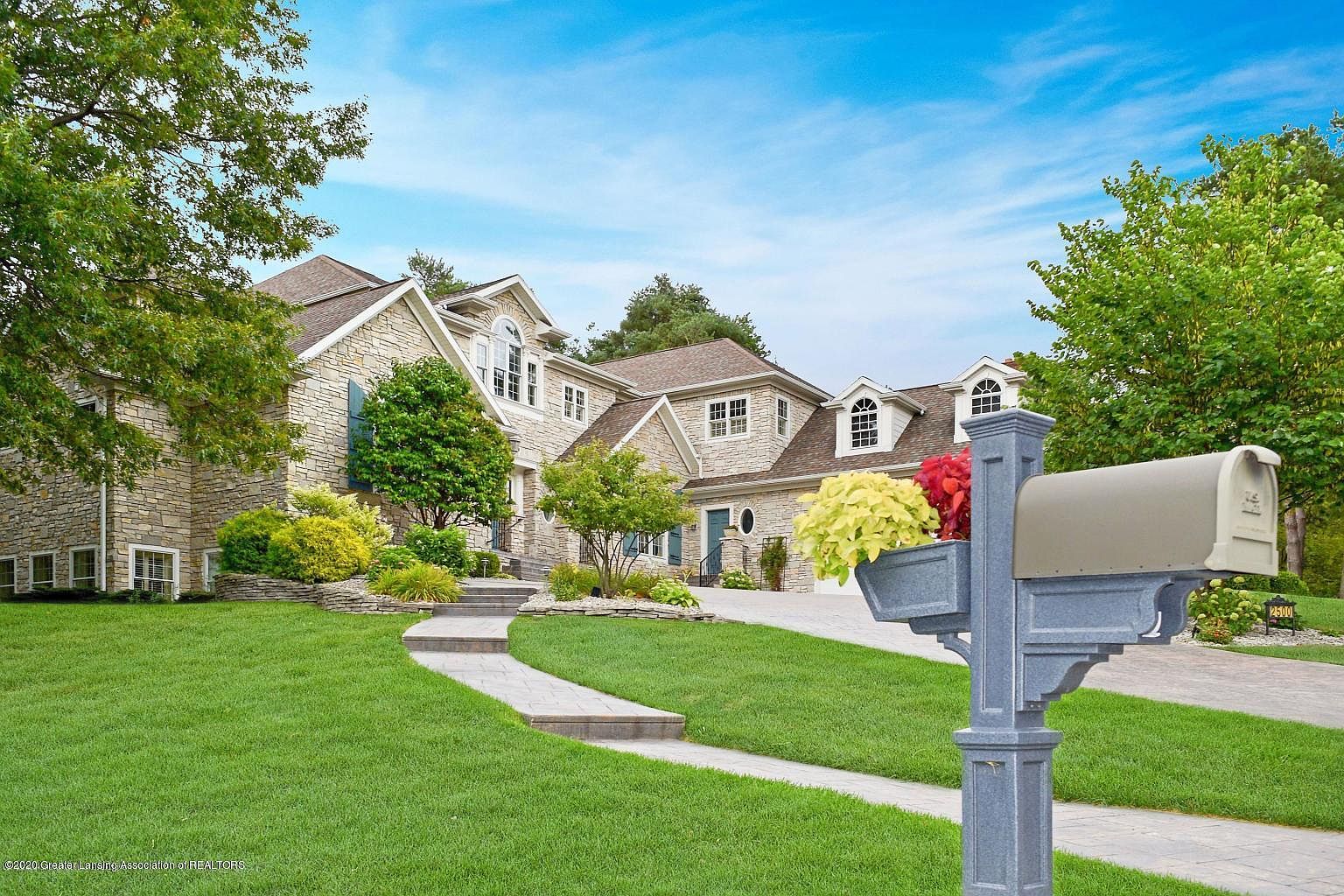 2500 Overglen Ct East Lansing Mi 48823 Mls 245686 Zillow