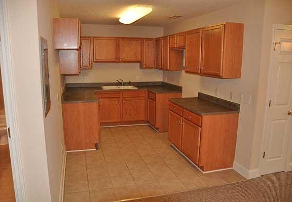 3rd image of 9 Boone Hill Ct