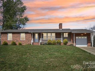 10 Sun Up Ln, Candler, NC 28715