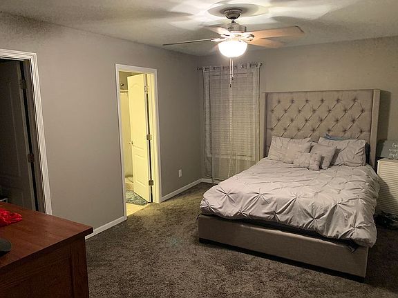 Master w walk in closet