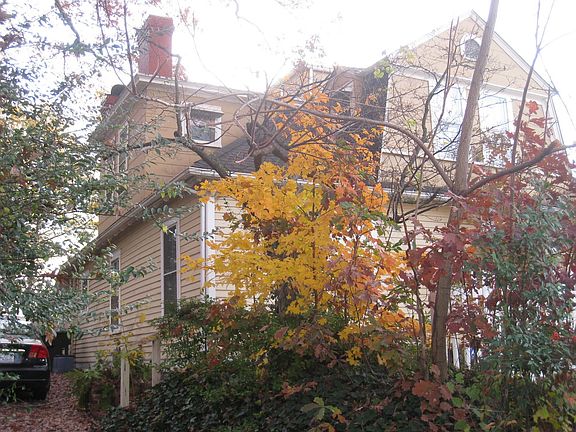 2 stories, diamond-pane windows in 2nd story bedrooms