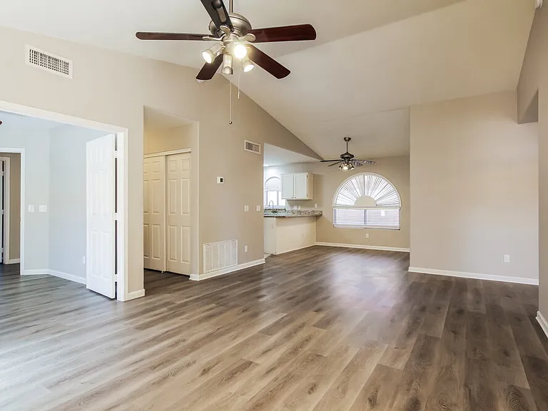 7522 W Kerry Ln — Photo 4