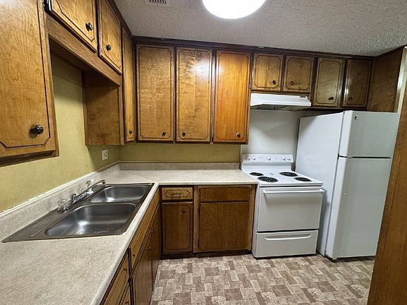 4th image of 1371 W McNeill St #A
