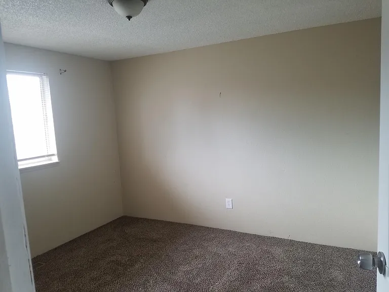 703 Chinook Ct — Photo 8
