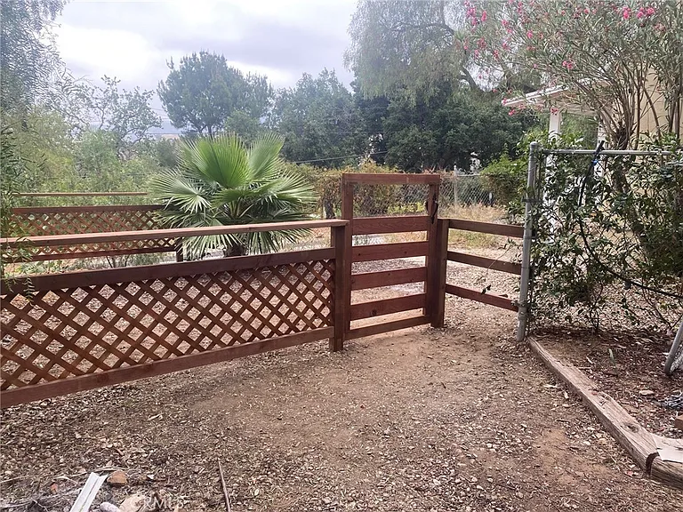 6818 Santa Susana Pass Rd — Photo 12