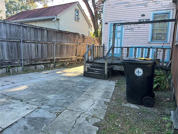 5th image of 1019 N Rendon St