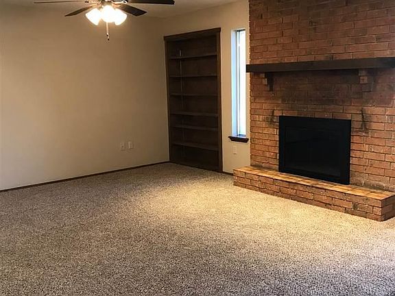 3rd image of 1609 S Avenue B