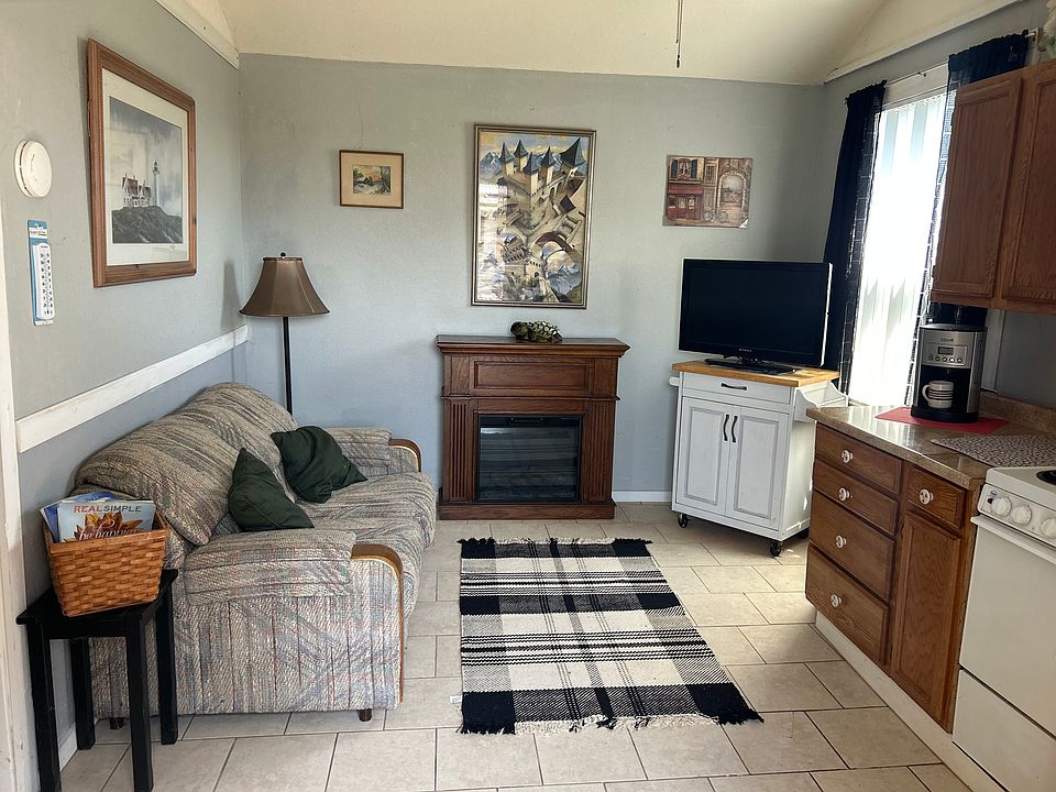 living / kitchen area, furniture stays
