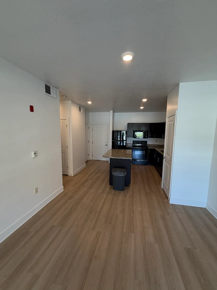 Building Photo - 1142 W 200 N #C205