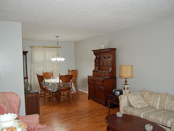 5th image of 6185 Willow Hill Ct