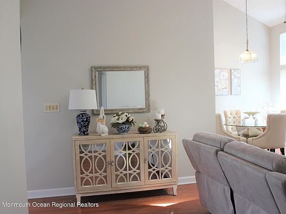 4th image of 258 Daffodil Dr