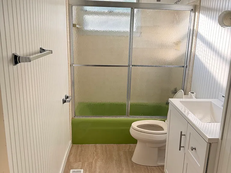 68 Pilgrim Dr — Photo 8