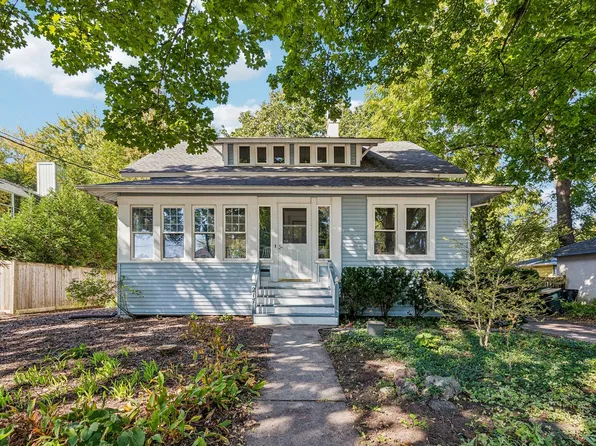 217 Prairie Ave, Libertyville, IL 60048