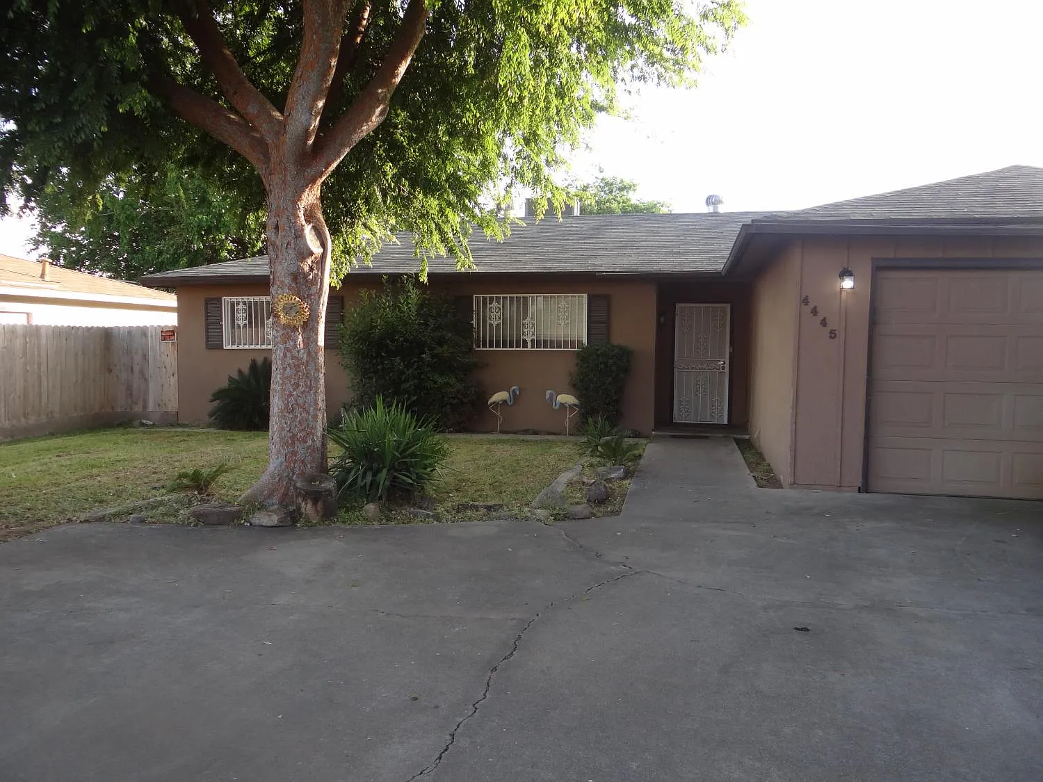 4445 N Emerson Ave photo 1
