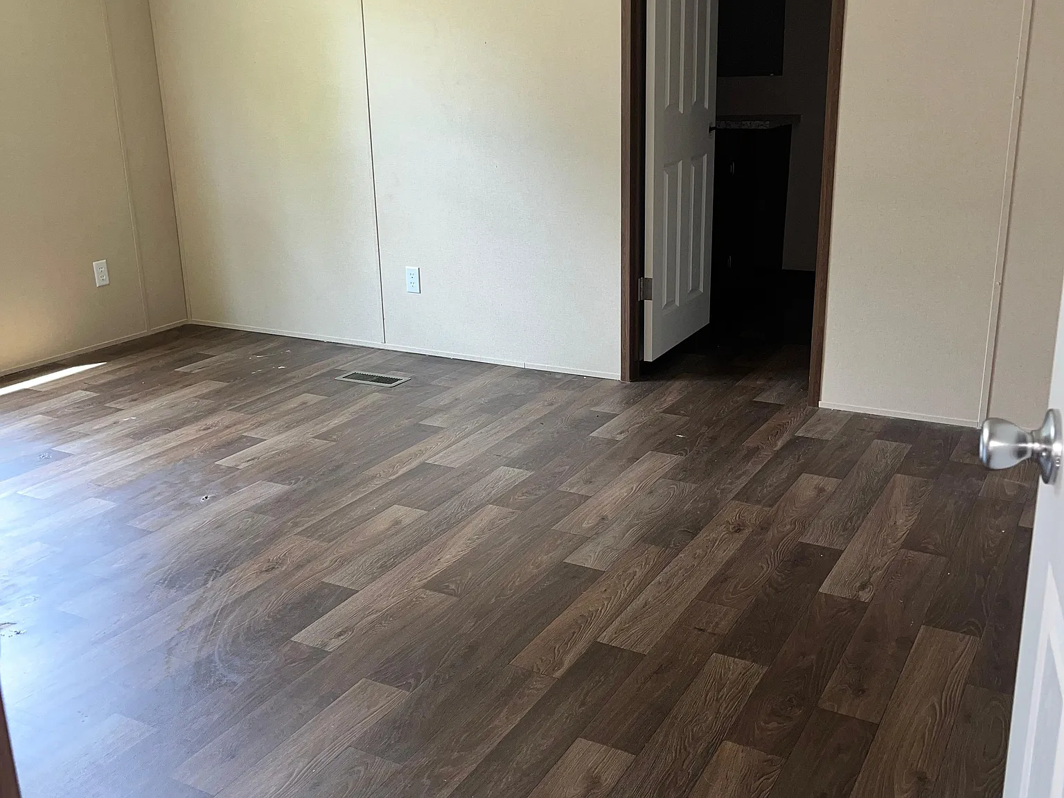 3 bed, 700 sqft, $1,200 — Photo 3