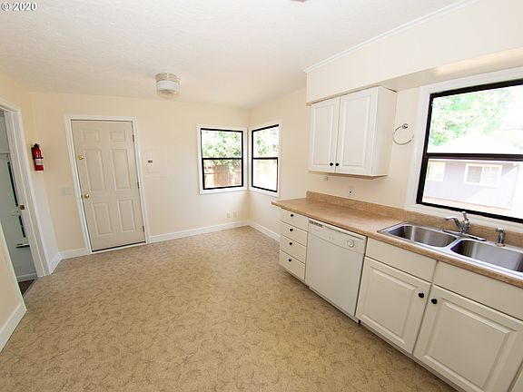 5th image of 12099 SW Lincoln Ave