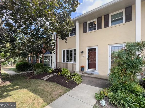 2413 N Dearing St, Alexandria, VA 22302
